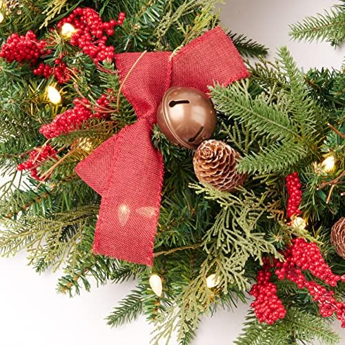 Amaoasis 24-Инчов Изкуствен Коледен Венец с предварителна осветление, Украсени с Бронзови звънци, Червени Плодове и Панделки, 50 led