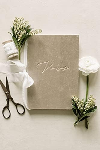 Книга сватбени Клетви от кадифе с цвят Шампанско с Копринена лента Ръчен труд за сватба или за подарък под формата на душ младоженци... (Вино