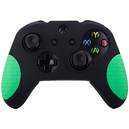 YoRHa Дебели Гумени Силиконов Калъф Skin Case с 3D Букви Масажна писалка за контролера на Xbox One S/X x 1 (черен и зелен) с дръжки