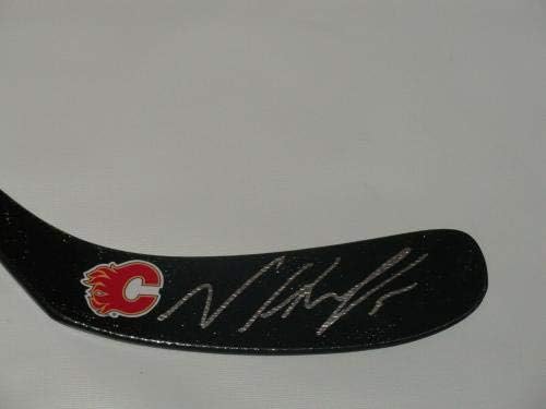 Стика за хокей с автограф Ноа Ханифина Калгари Флеймс - Стик за хокей в НХЛ с автограф