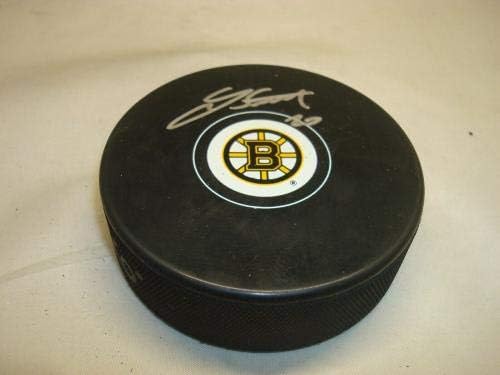 Лий Стемпняк подписа хокей шайба Бостън Бруинс с автограф на 1C - за Миене на НХЛ с автограф