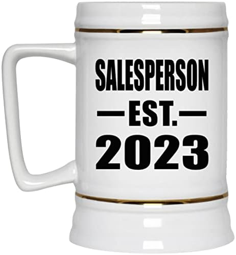 Продавачът Designsify Създаден EST. 2023, Керамична Чаша за бира Stein в 22 грама с дръжка за фризера, Подаръци за рожден